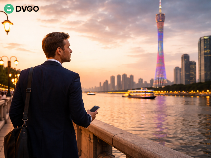 Overseas buyer planning a Canton Fair visit while sitting at a cafe in Guangzhou
